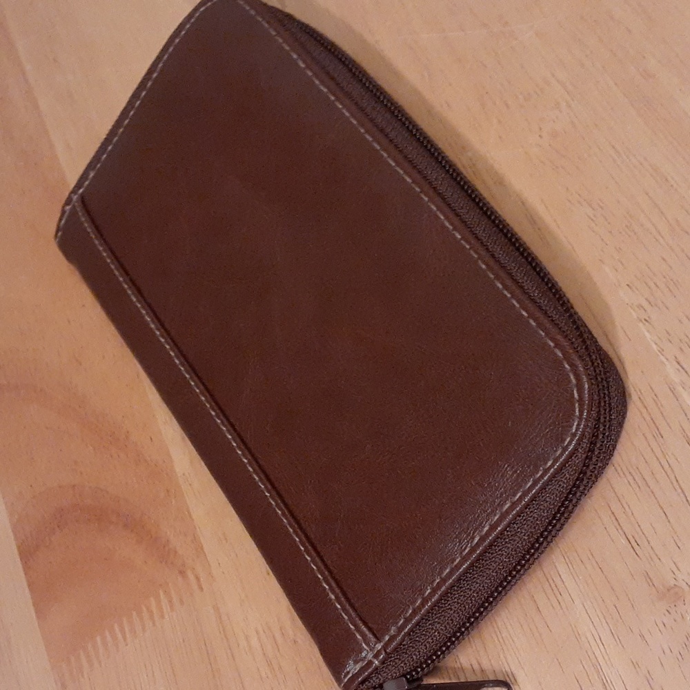 NWOT Brown Zippered Wallet MM107
